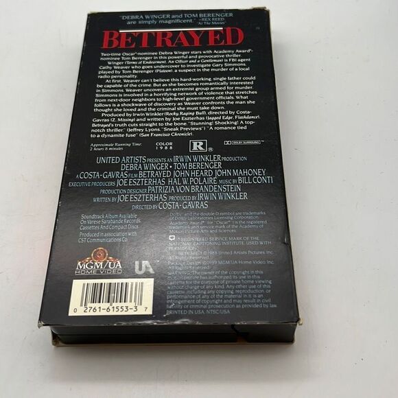Betrayed‎ (1988) VHS - Tom Berenger, Debra Winger Thriller - Picture 2 of 3
